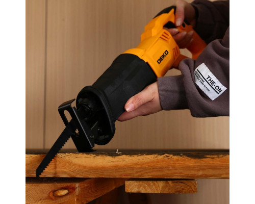 Пила сабельная DEKO DKRS1100V 083-1071