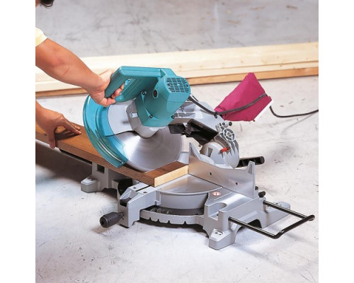Пила торцовочная сетевая MAKITA LS 1221 [LS1221]