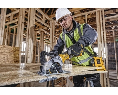 Пила циркулярная аккумуляторная DeWALT DCS 571 E1T без АКБ и З/У [DCS571E1T-XJ]