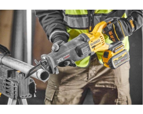 Пила сабельная аккумуляторная DeWALT DCS 386 NT FLEXVOLT, бесщеточная, без АКБ и З/У [DCS386NT-XJ]