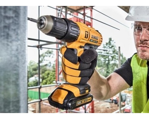 Дрель-шуруповерт аккумуляторная DeWALT DCD 776 M1T ударная [DCD776M1T-QW]