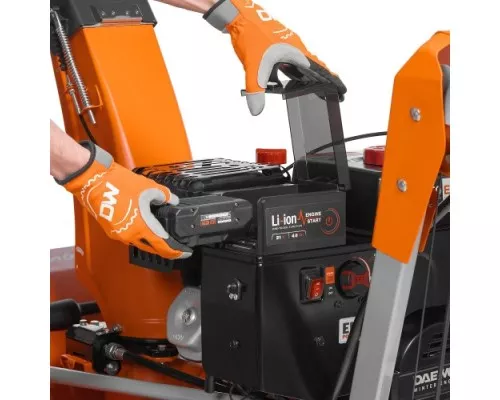 Снегоуборщик бензиновый DAEWOO DAST 17110 EFI с инжекторным двигателем Снегоуборщик бензиновый DAEWOO DAST 17110 EFI с инжекторным двигателем
