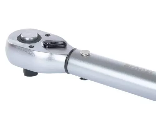 Ключ динамометрический ARNEZI R7300125 1/2 20-210 Hм, 72 зуба, с принадлежностями в кейсе Ключ динамометрический ARNEZI R7300125 1/2 20-210 Hм, 72 зуба, с принадлежностями в кейсе